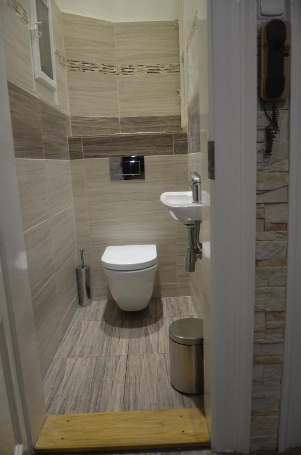 Apartment In The Heart Of Praga Esterno foto